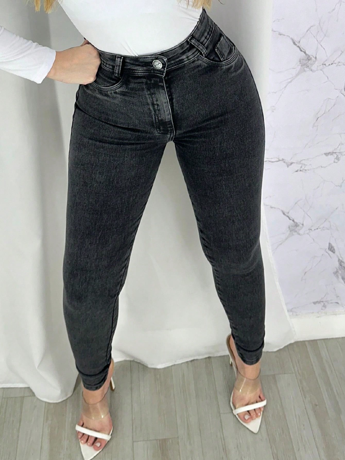 Calça jeans cintura alta com elastano