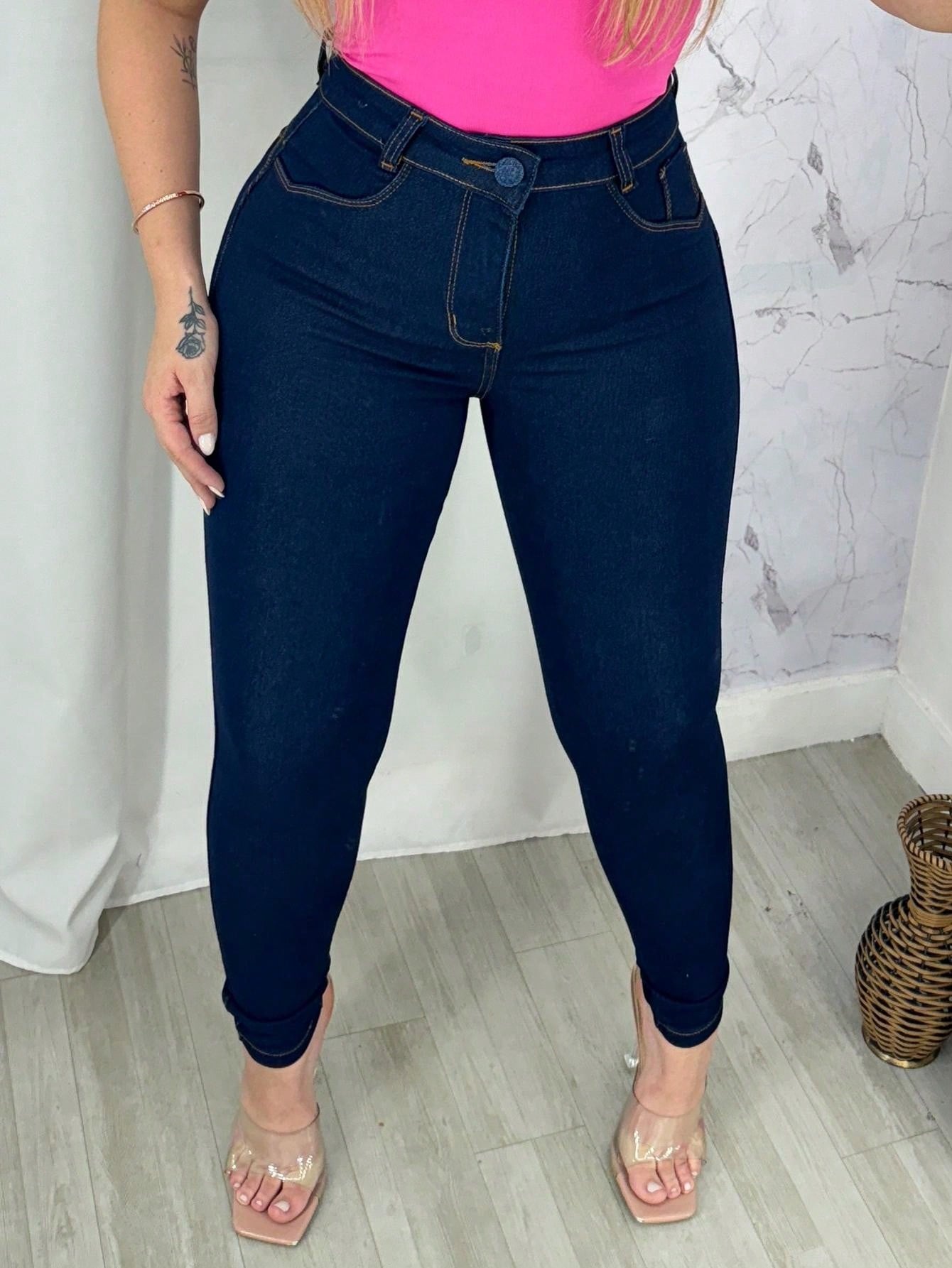 Calça jeans cintura alta com elastano