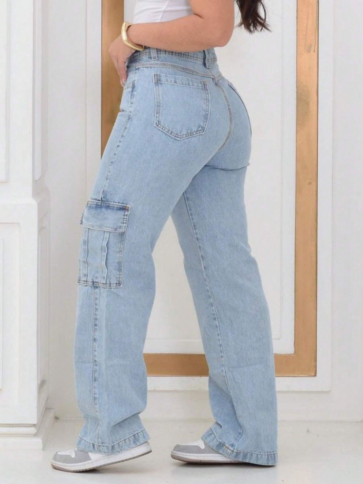 Wide cargo jeans